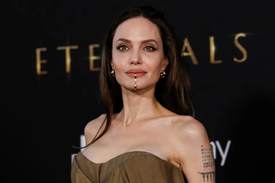 angelina jolie plastic surgery